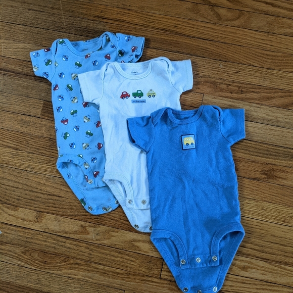 ☁️ 5/$20 Three Piece Carter's Onesies NB - Picture 4 of 4